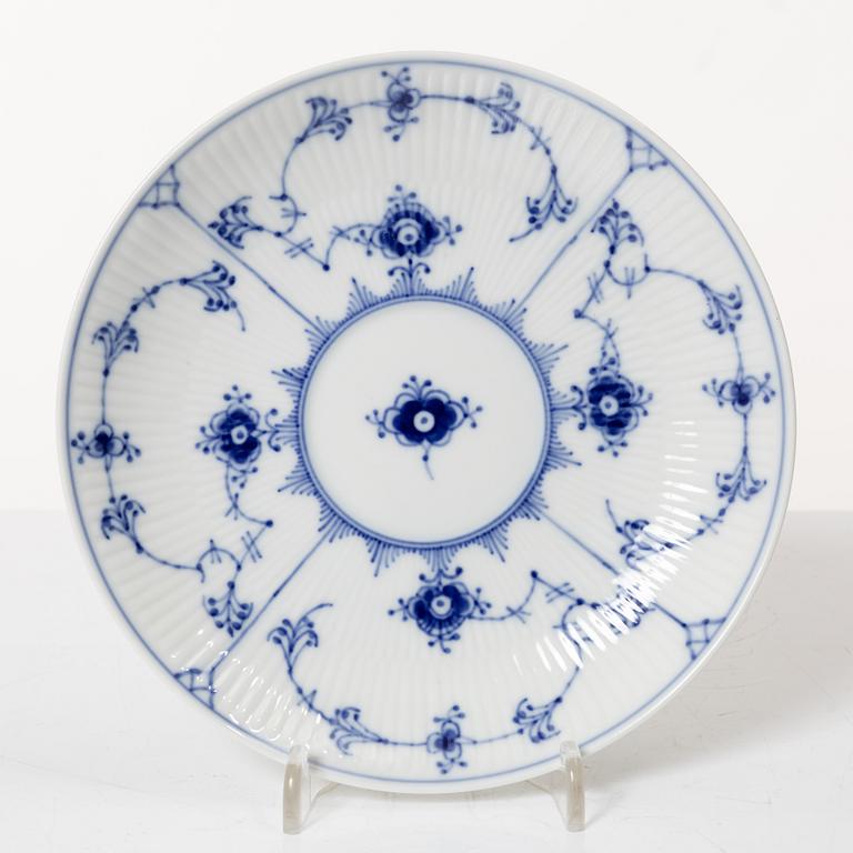 Royal Copenhagen, buljongkoppar med lock och fat, 8 st, "Musselmalet", Danmark, 1958-64.