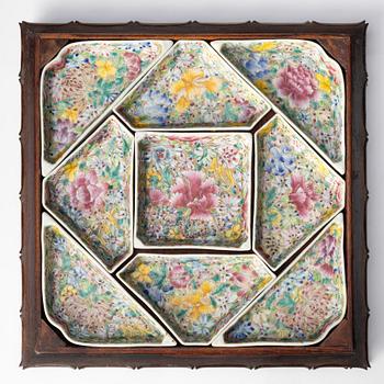 A Chinese 'mille fiori' cabaret in a box, 20th century.
