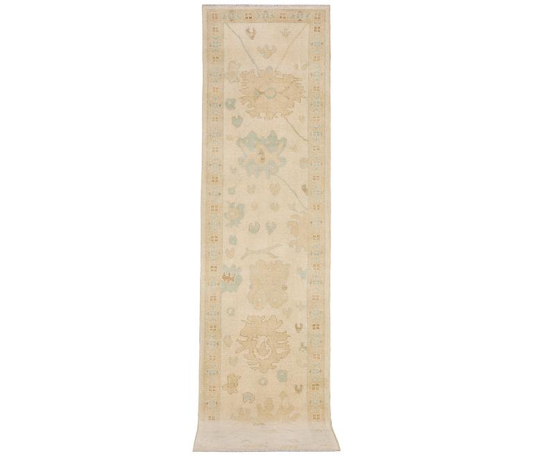 An Ushak runner carpet, c. 360 x 80 cm.