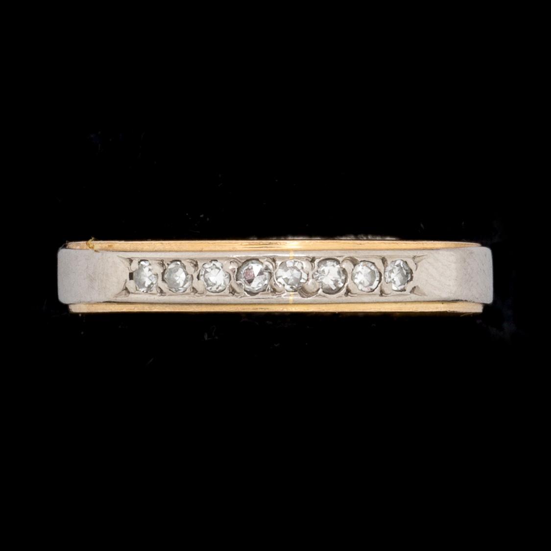 RING, 18k guld- vitguld, 8 mindre åttkantsslipade daimanter, ca 0.08ct. Vikt ca 3,5g.
