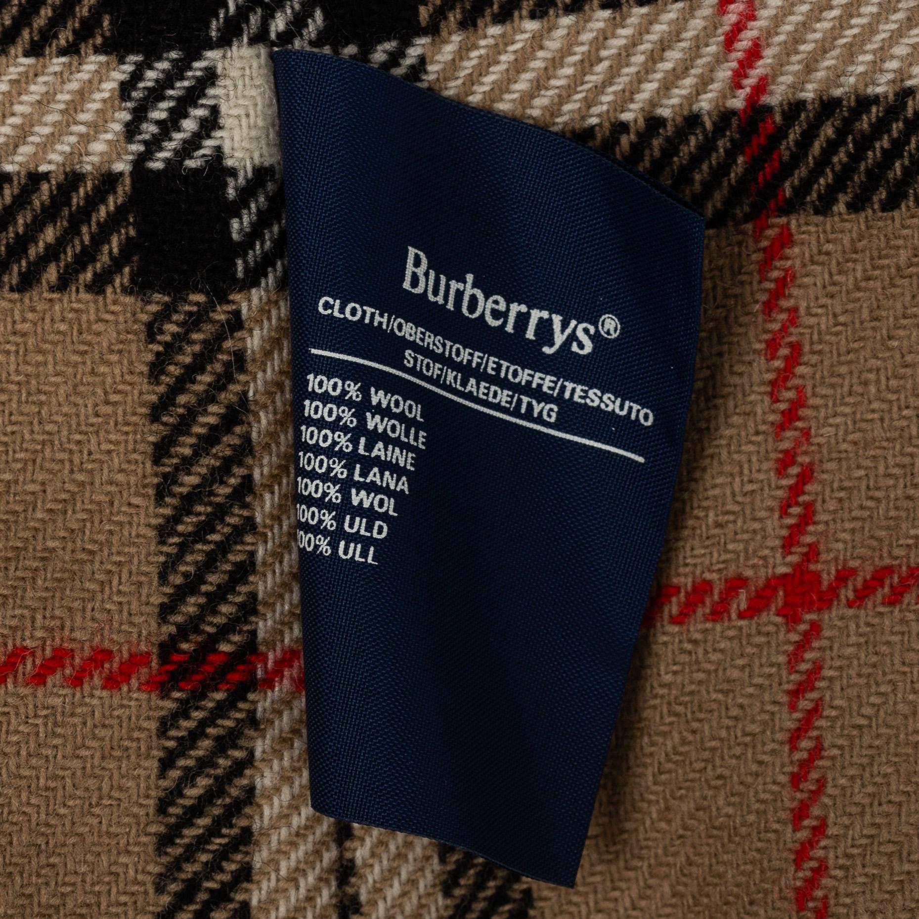 BURBERRY, trenchcoat.