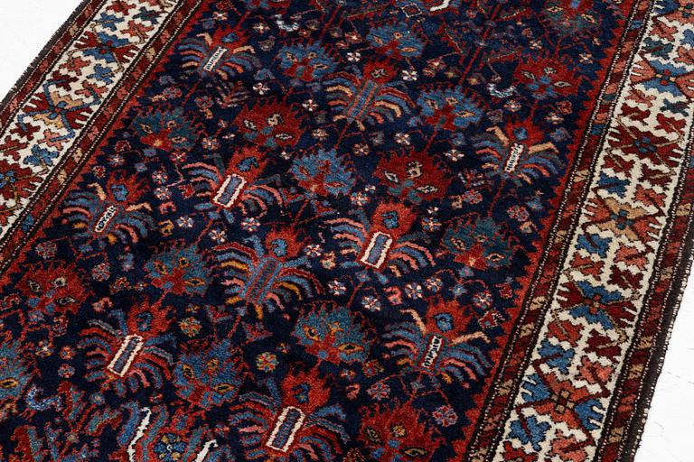 Matta, Meshed, ca 192 x 128 cm.