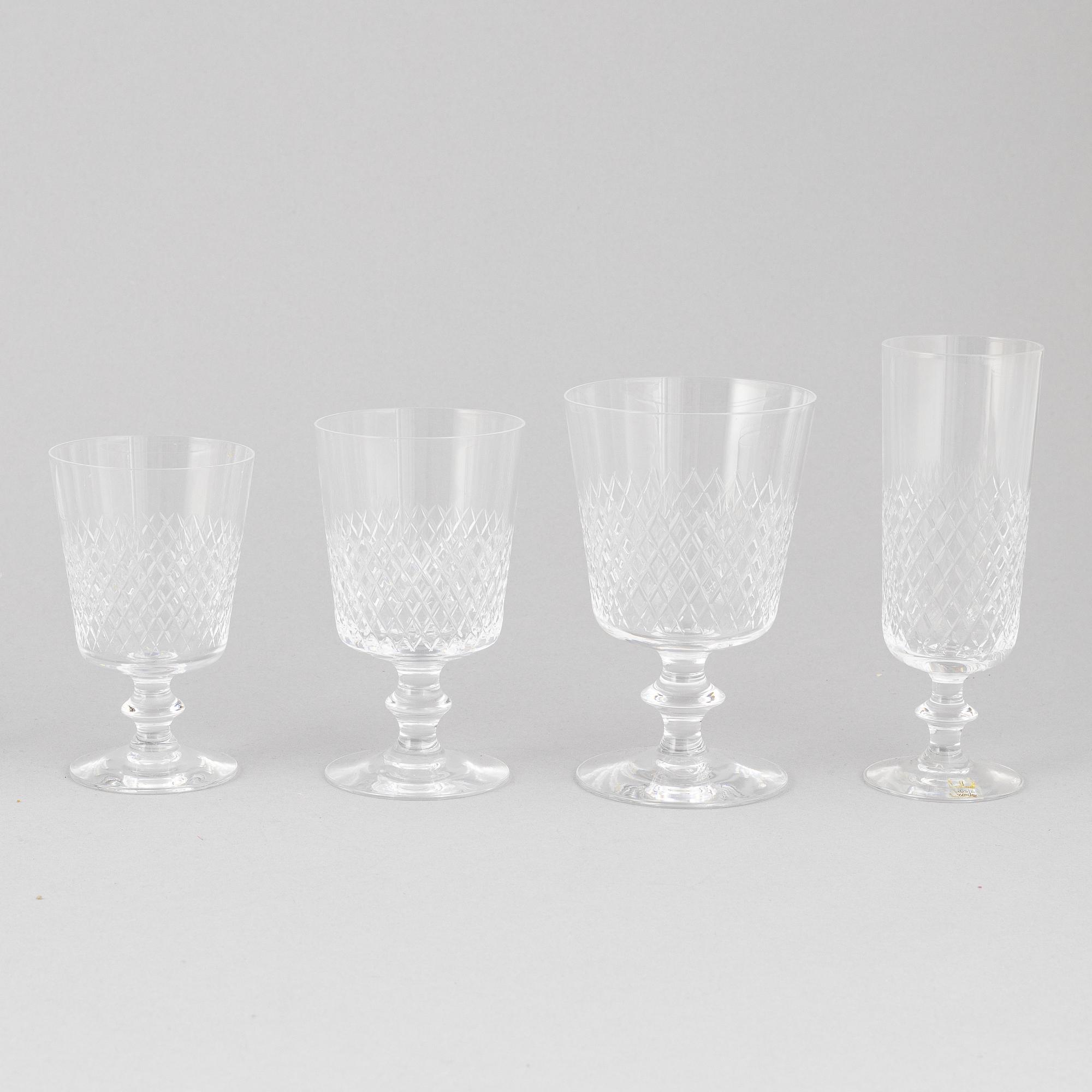Vicke Lindstrand, a 109 piece 'Diamant' glass service, Kosta.