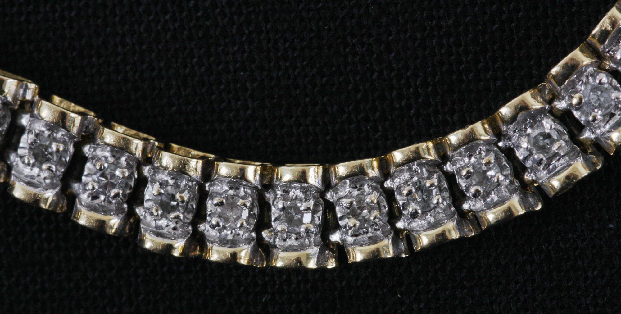 ARMBAND, 14 K guld samt briljanter, 11 g.