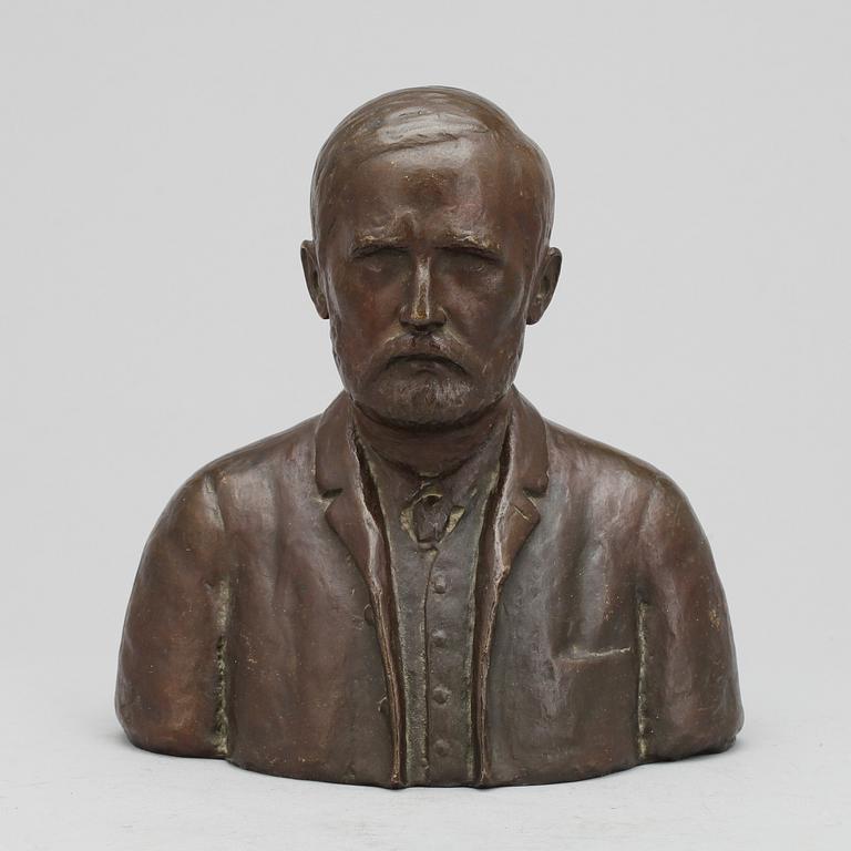 PORTRÄTTBYST, brons, monogramsignerad o daterad 1909.