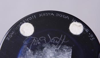 VAS, glas, Göran Wärff, Kosta Boda, unik, sign och dat -93.