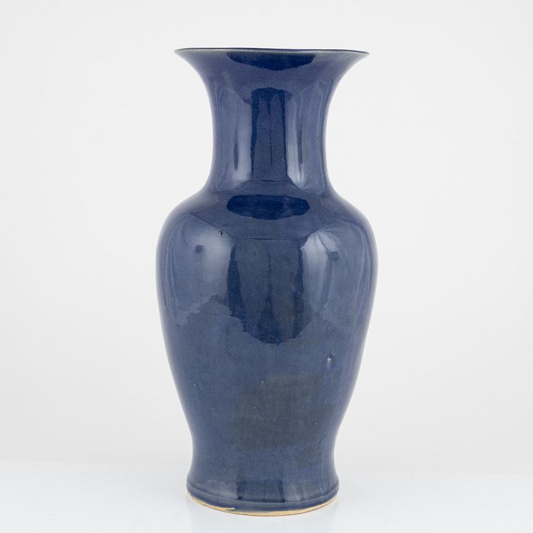 A blue glazed porcelain vase, China, 20th Century.