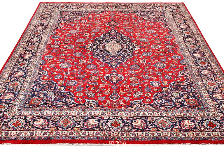 A Keshan carpet, c. 390 x 290 cm.