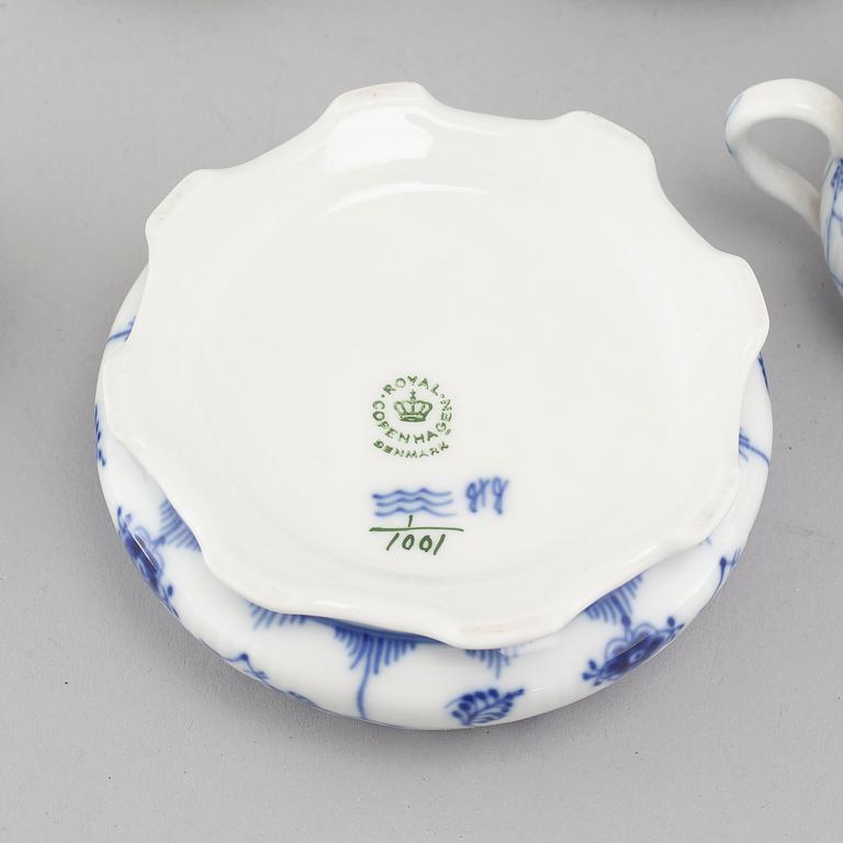 Nine pieces of porcelain tableware from Royal Copenhagen, model "Musselmalet", second half of the 20th century.