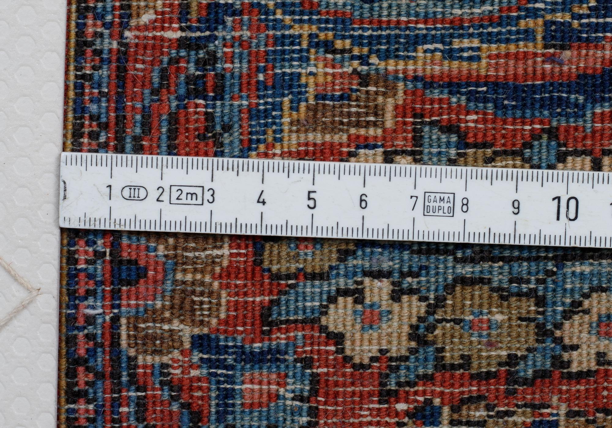 A rug, semi-antique Kashan, ca 204 x 138 cm.