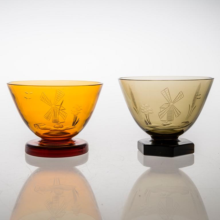 GÖRAN HONGELL Two 1930s Glass Bowls.