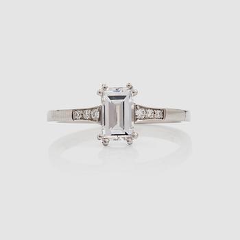 1311. A baguette-cut diamond, 1.05 cts D/VS2, ring. Quality according to Anchor certificate.