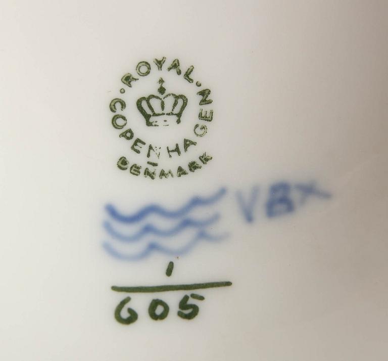 MAT-, KAFFE- och BULJONGSERVIS, 76 delar, porslin, "Musselmalet", Royal Copenhagen.