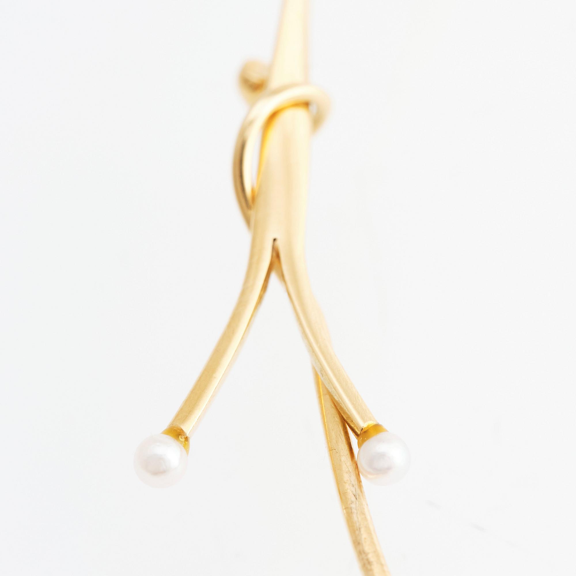 Vivianna Torun Bülow-Hübe, an 18k gold necklace, Georg Jensen, Copenhagen post 1945, design nr 904, clasp with two pearls.