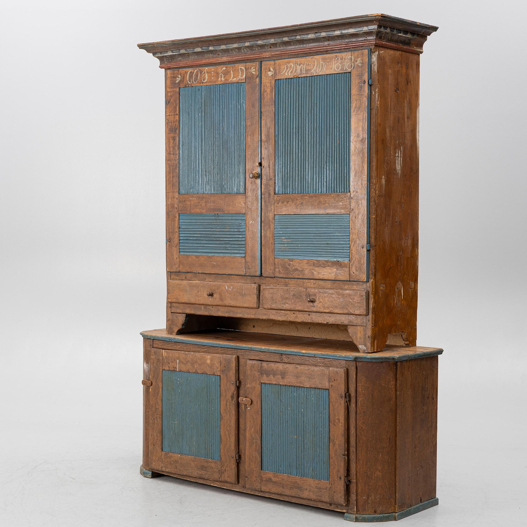 Skåp, allmoge, daterat 1818.