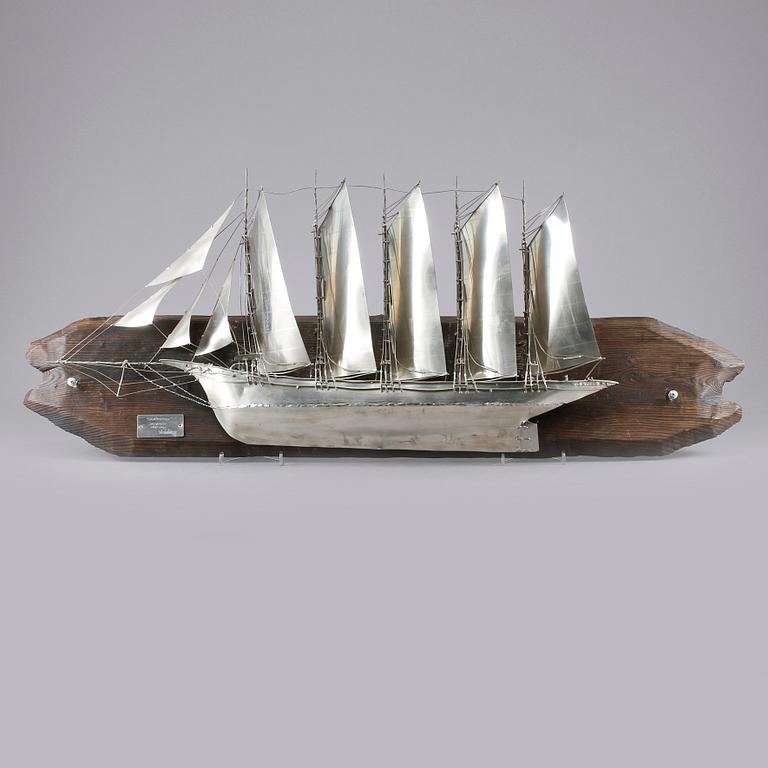 URBAN STRÖM, 2 st, väggskulpturer, signerade och daterade -82 och -83.