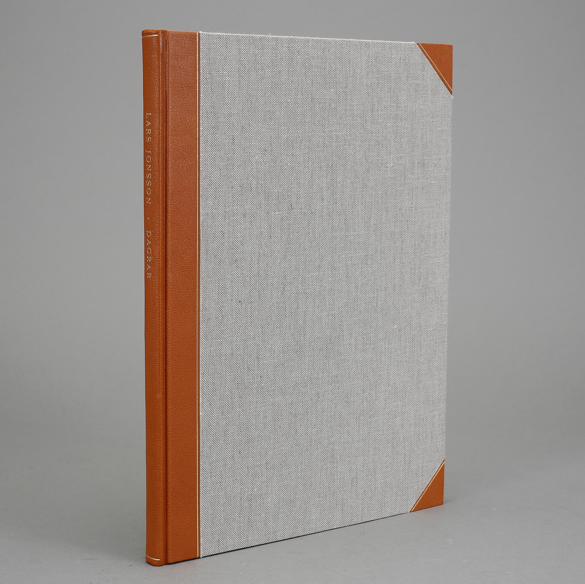 LARS JONSSON, kassettbok ur serien "Dagrar", signerad och daterad 20:e december 2000.