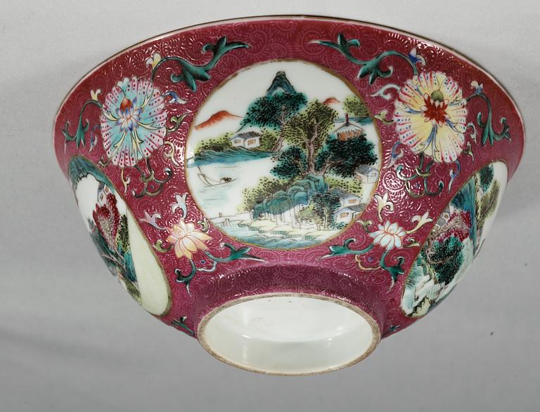 A famille rose 'sgrafitto' bowl, late Qing dynasty.