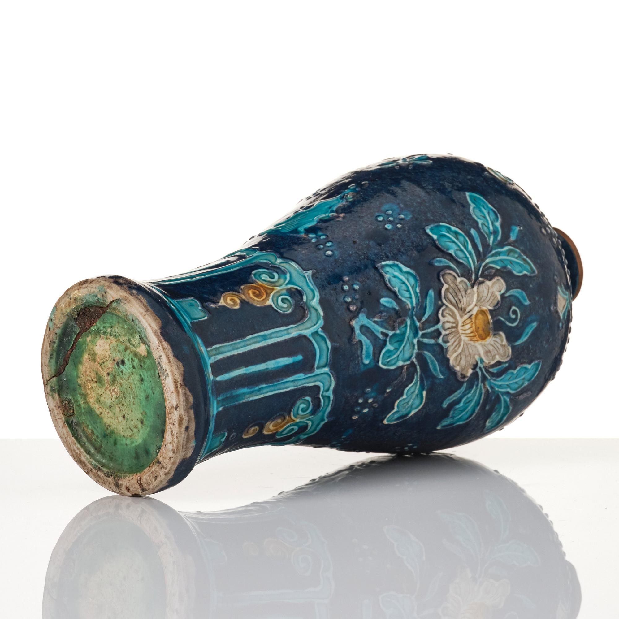 A fahua meiping vase, Ming dynasty (1368-1644).