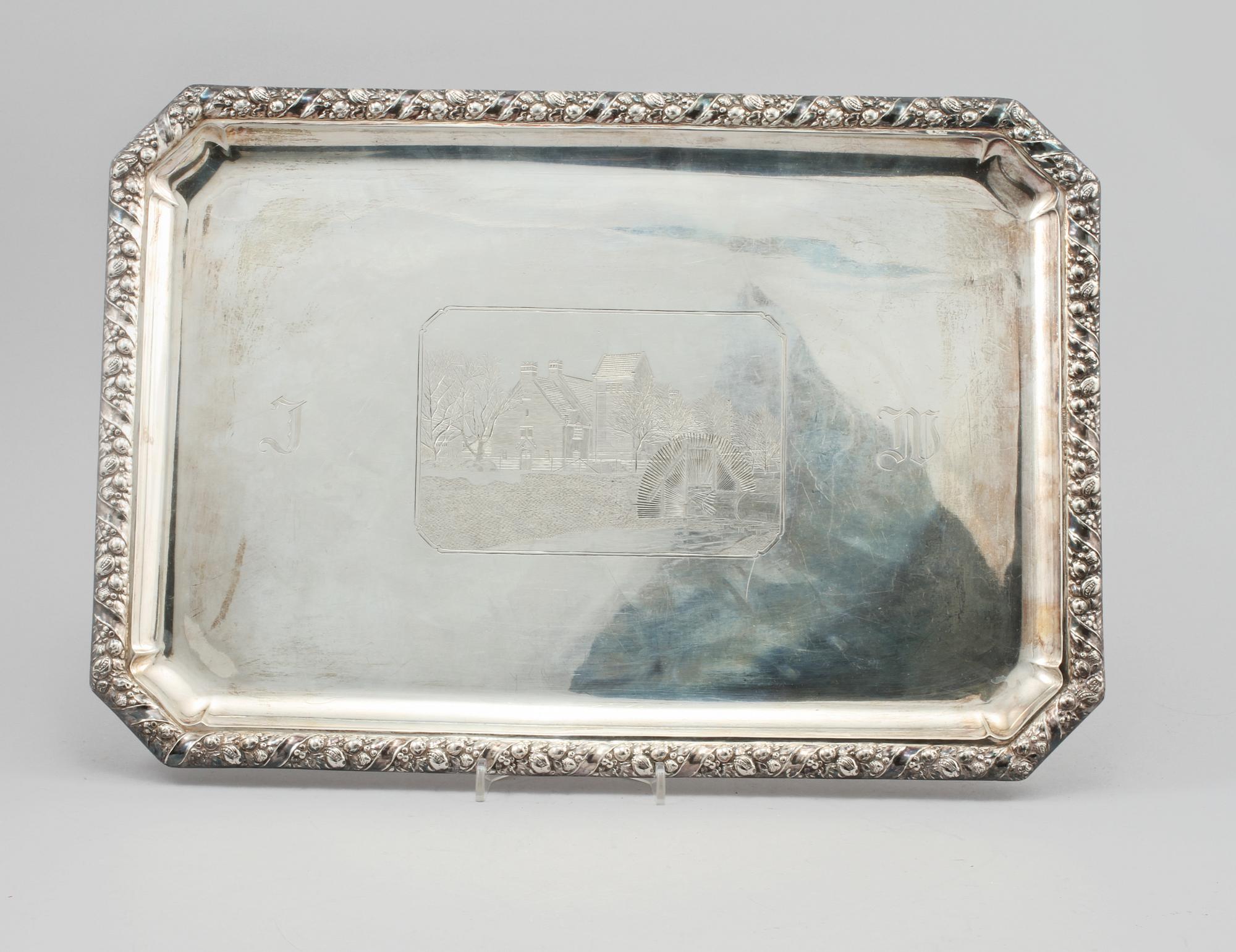 BRICKA, silver, bär importstämplar samt stämplad G A Dahlgren AB, Malmö, 1900-talets första hälft, vikt 1420 gram.