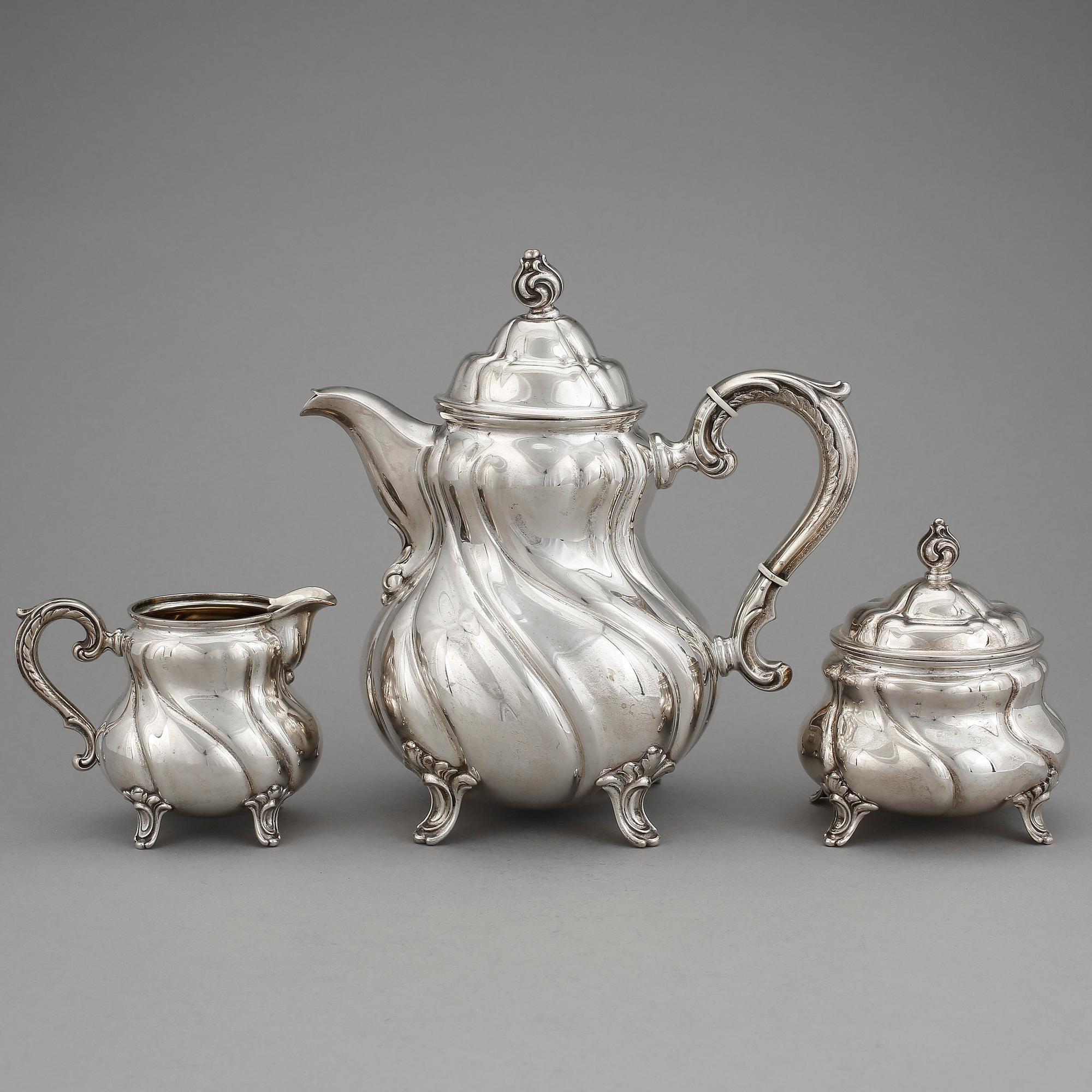 KAFFESERVIS, 3 delar, silver, Tyskland, 1900-talets första hälft. Vikt ca 1331 gram.