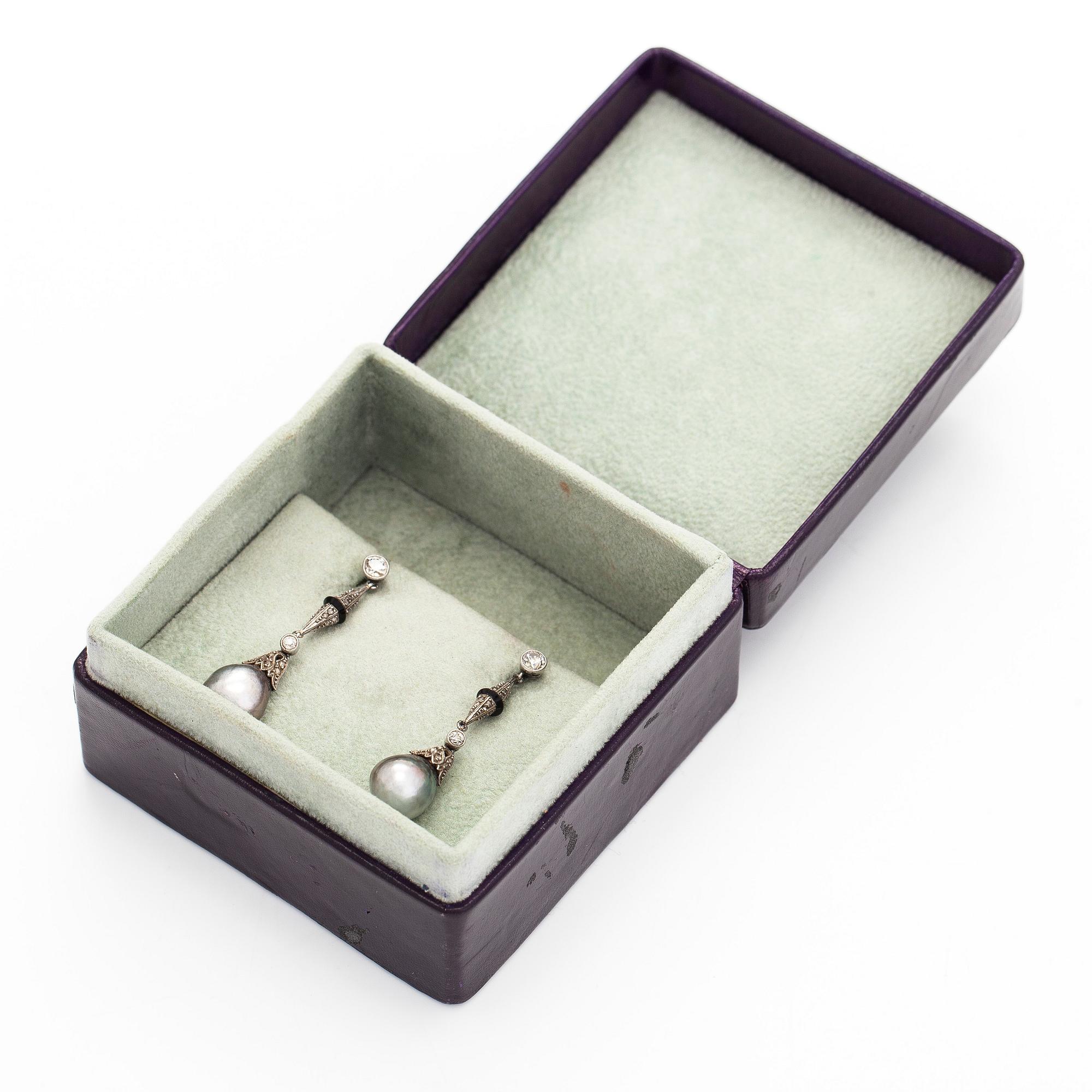 Earrings, diamonds, black stone and pearls.