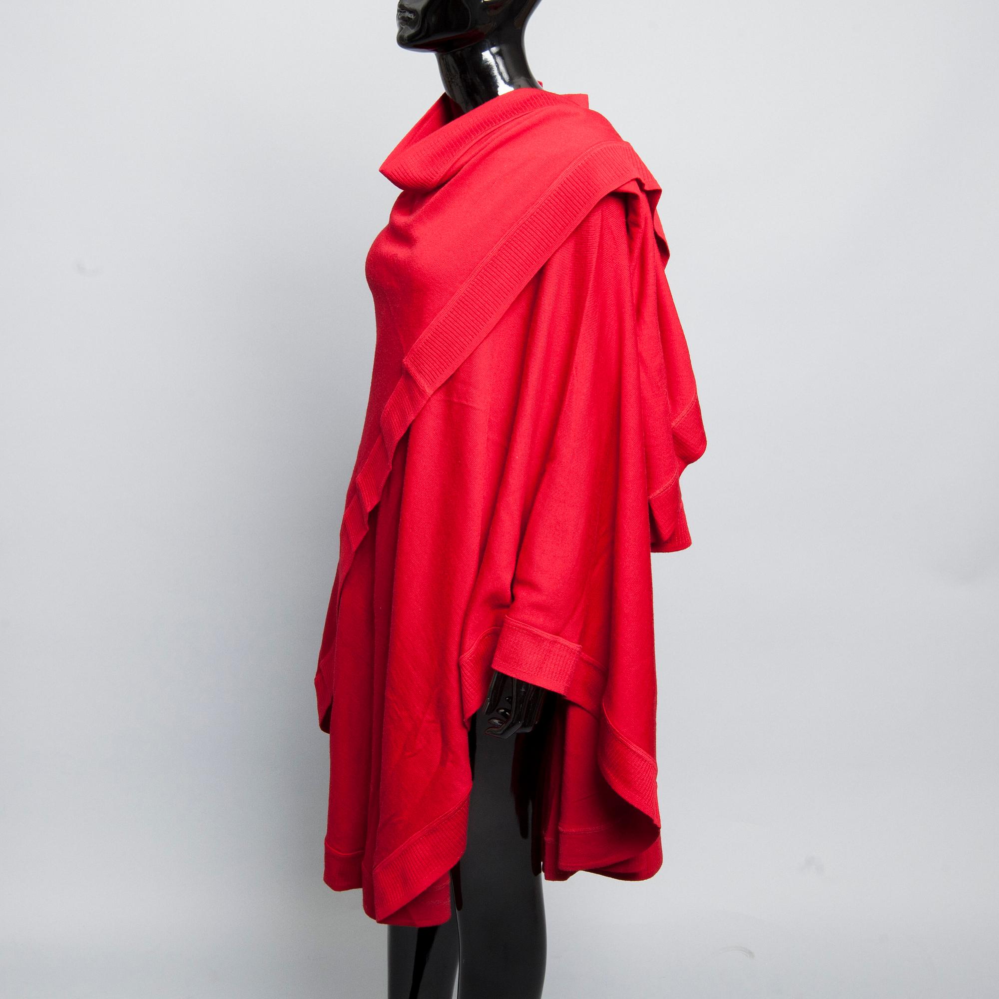 CAPE, Yves Saint Laurent.