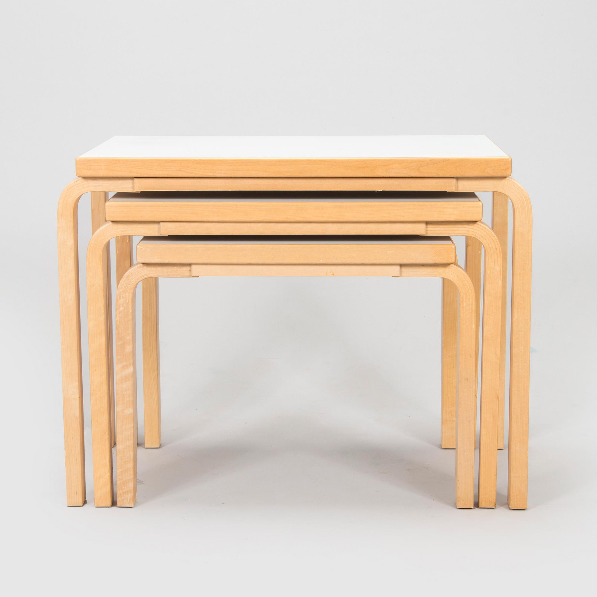 Alvar Aalto, satsbord, 3 delar, modell 88 ABC för Artek 2010/ 2011.
