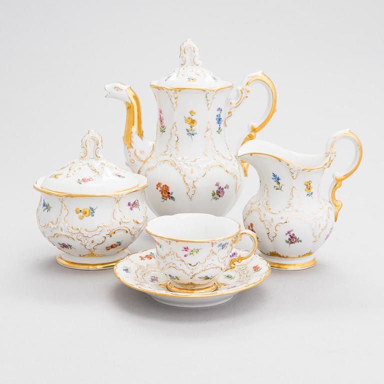 Meissen, A 8 pcs Meissen porcelain service from 1930's / 40's.