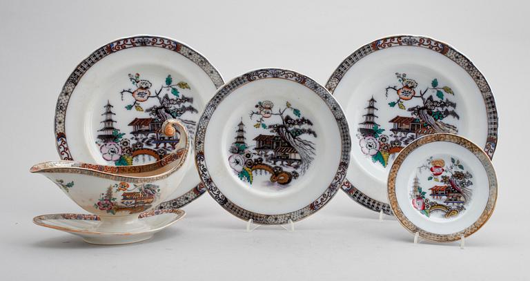 SERVISPORSLIN, 50 snarlika delar, "Japan", Rörstrand, sekelskiftet 1900.