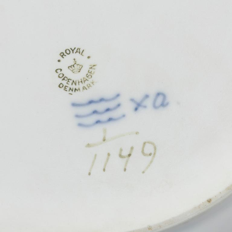 Royal Copenhagen, matservis, 44 delar, porslin, "Musselmalet", helblond , Danmark.
