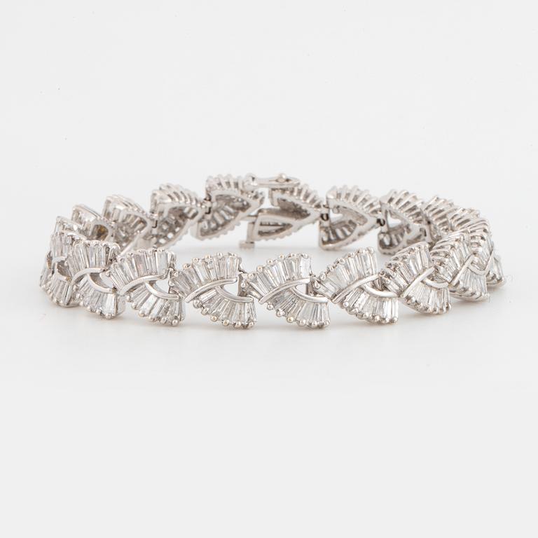 Tapered-cut diamond bracelet.