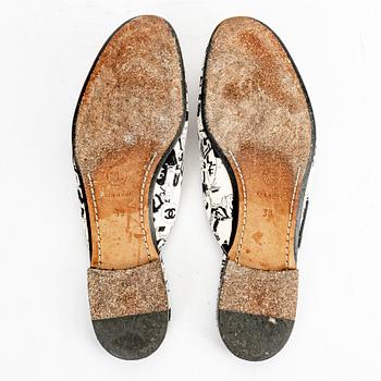 Chanel flap bag, väska, skor, scarf.