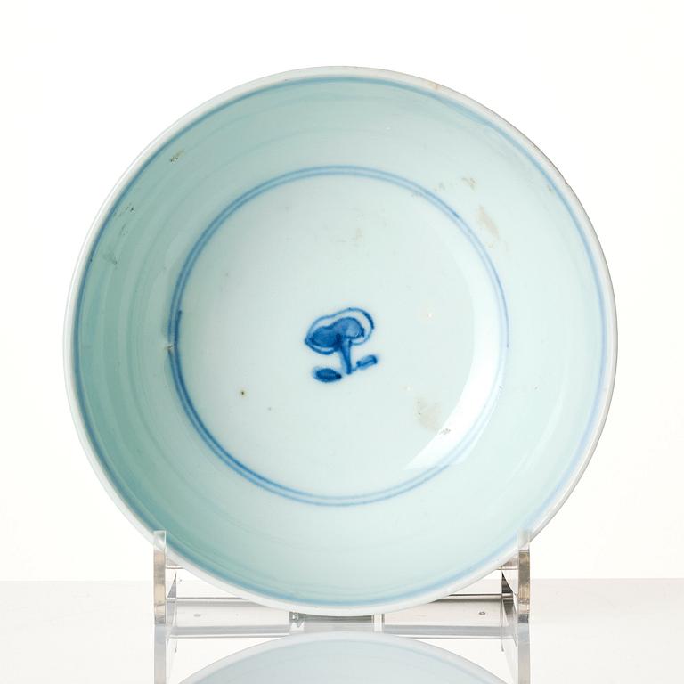 A blue and white bowl, Qing dynasty, Kangxi (1662-1722).