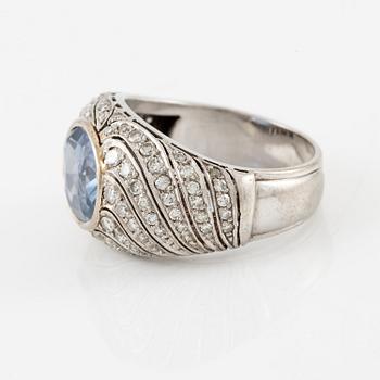 A ring in 18K white gold with a faceted sapphire and eight-cut diamonds.