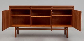 SIDEBOARD, omkring 1900-talets mitt.