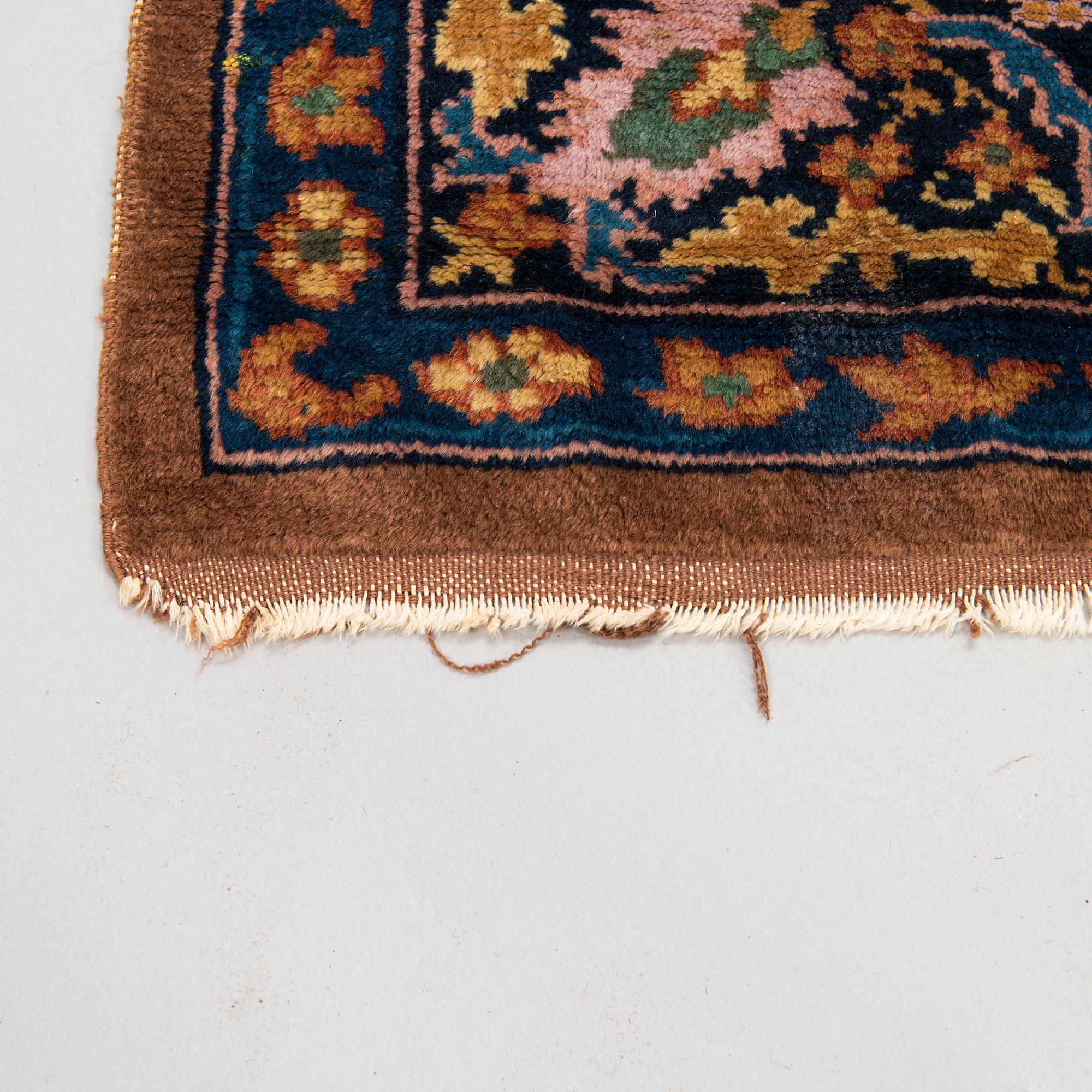 A carpet, oriental, ca 265 x 167 cm.