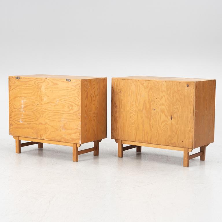 Skåp, ett par, sportstugemöbler, Svensk Fur, 1900-talets mitt.