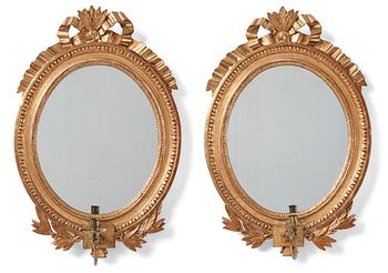 101. Spegellampetter, ett par, för ett ljus, Stockholmsarbeten, sent 1700-tal, Gustavianska.
