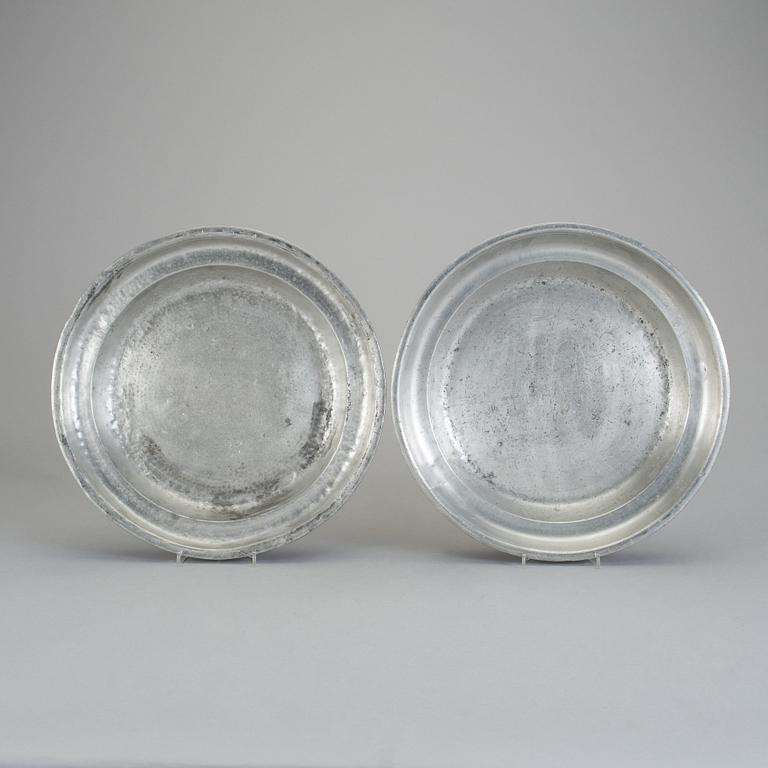 SKÅLFAT, 2 st, tenn, otydliga stämplar, bland annat Nyköping, 1800-tal.