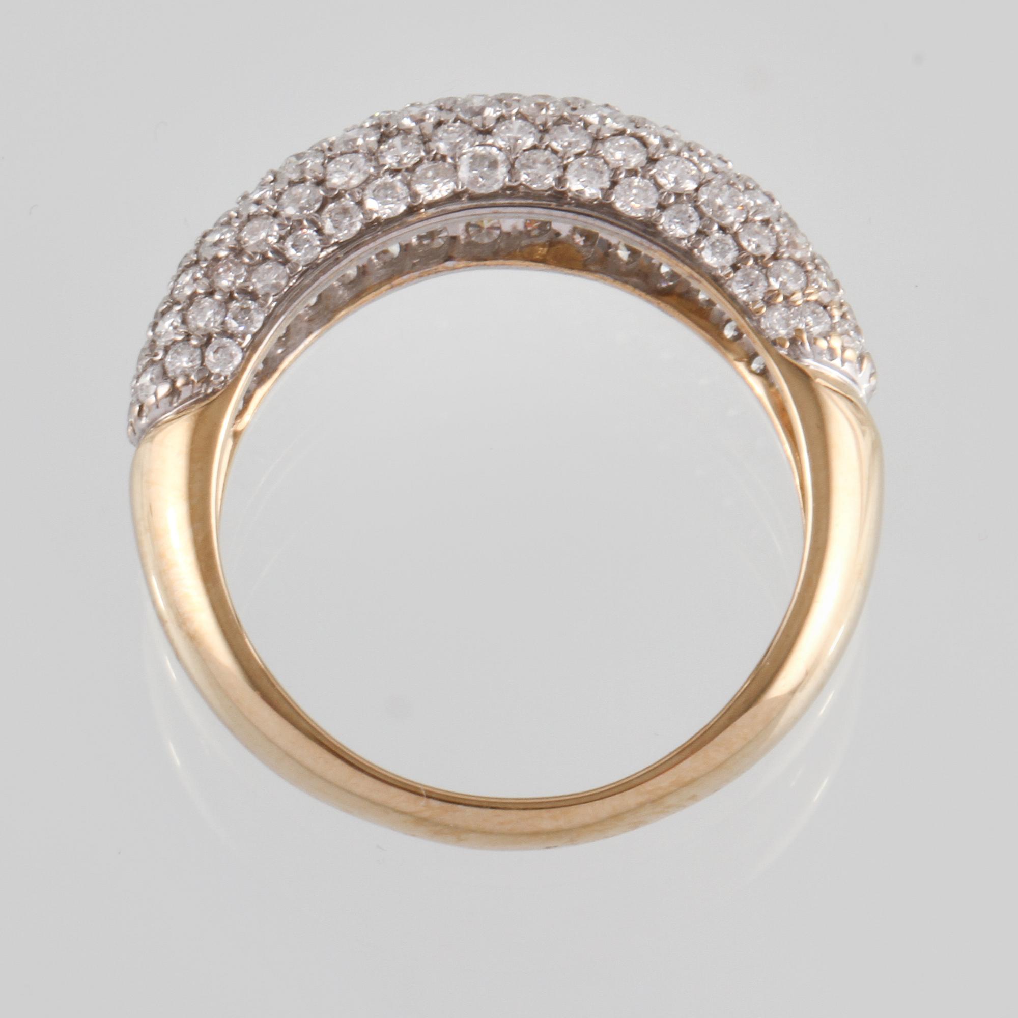 RING, 18K guld med briljantslipade diamanter, ca 2.00 ct. Vikt 4,8 gram.