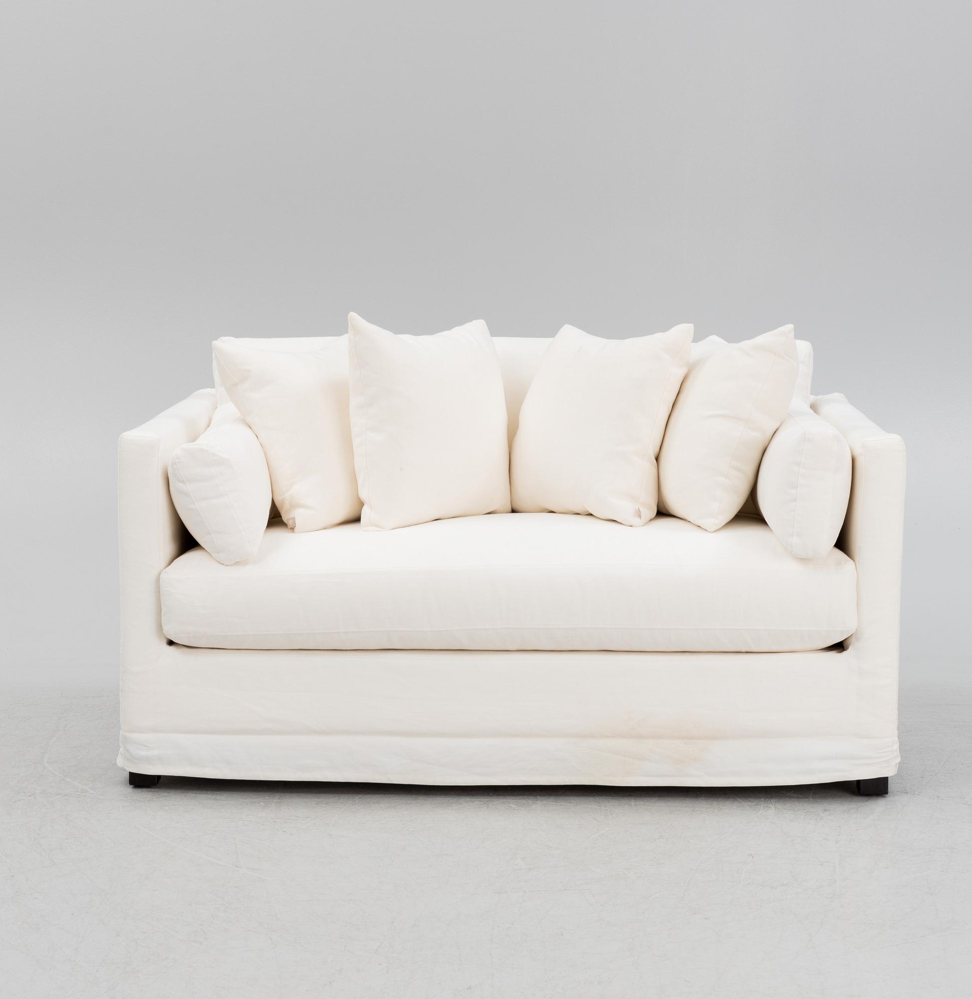 A 'Bloomsbury' sofa / loveseat, Slettvoll, Norway 21st century.