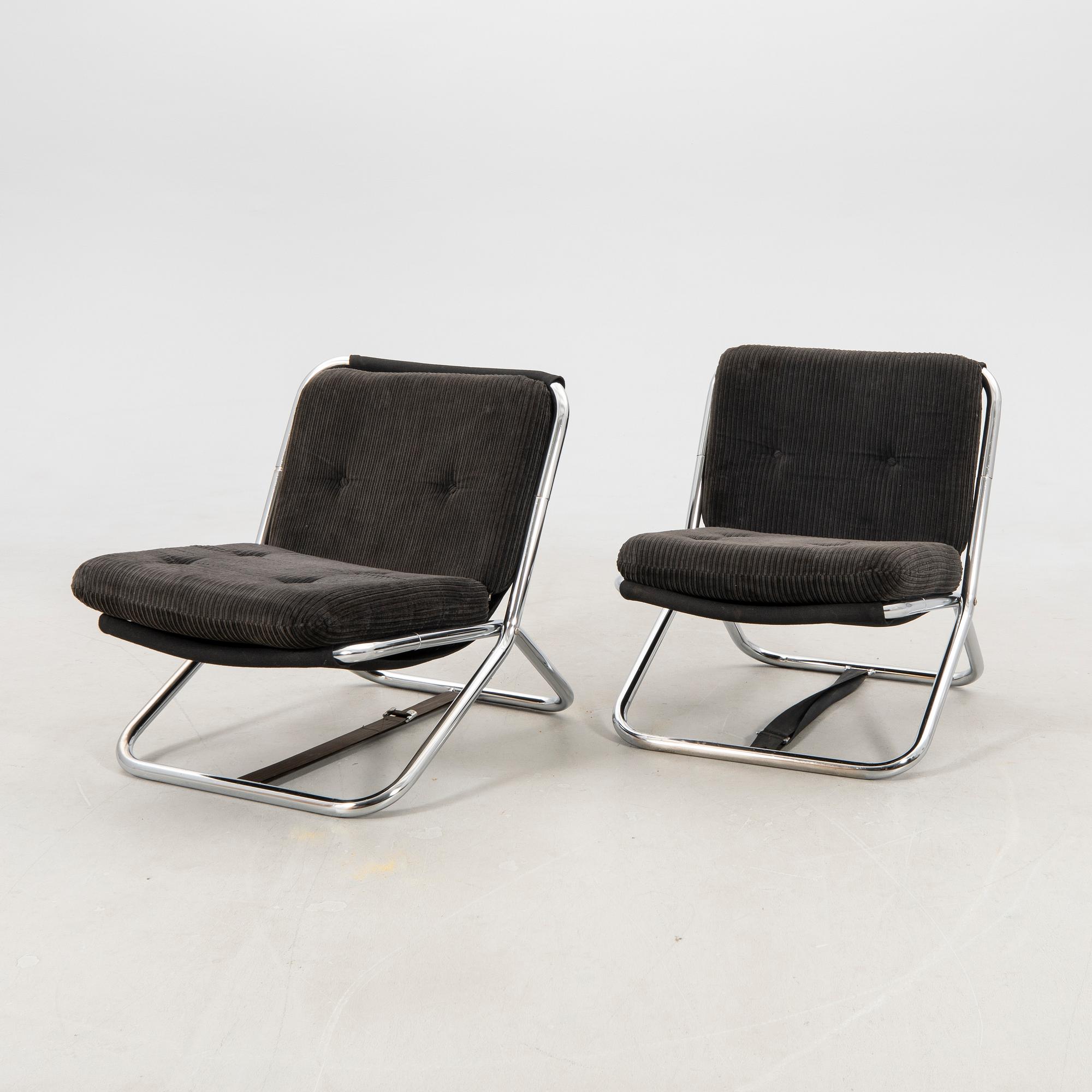 Armchairs, a pair, likely from Värnamo Sängkläder AB, latter part of the 20th century.
