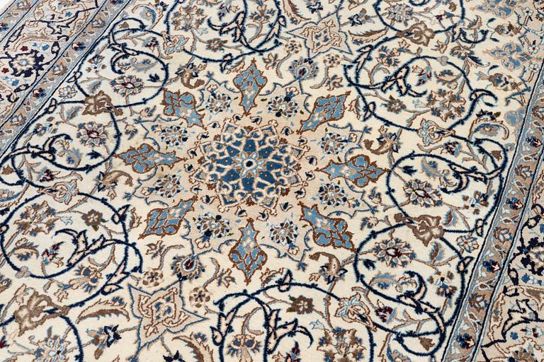 Carpet, Nain approx. 255 x 162 cm.