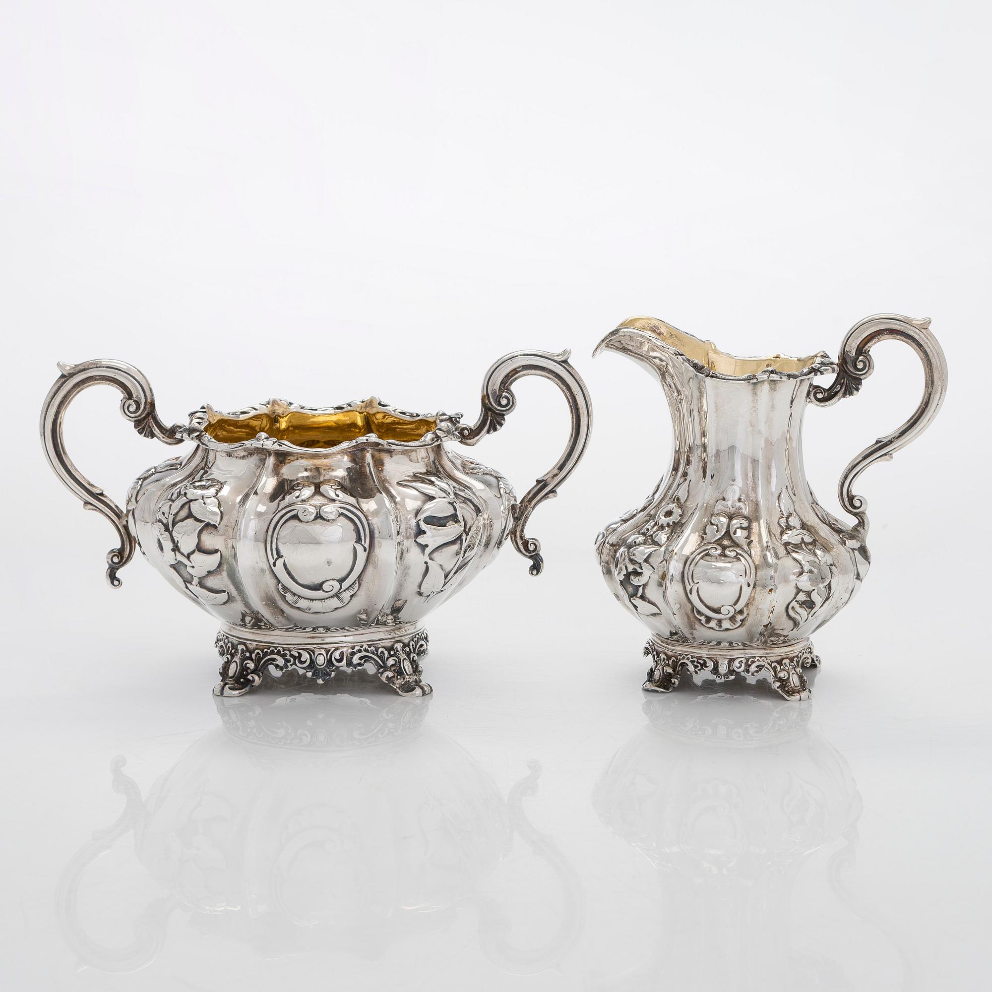 Sockerskål och mjölkkanna, sterlingsilver, London 1842.