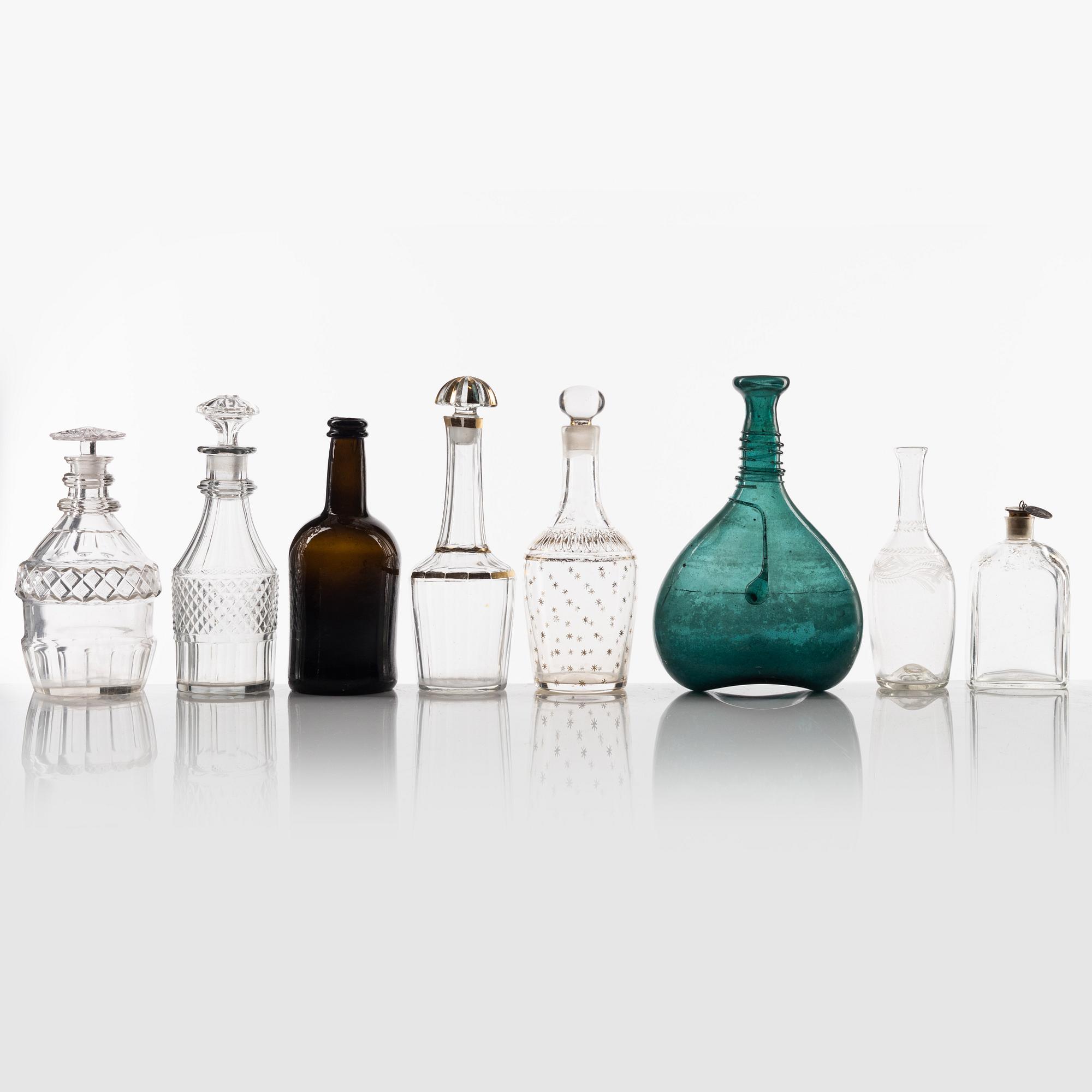 A set of eight glass bottles and decanters, circa 1800/19th Century.