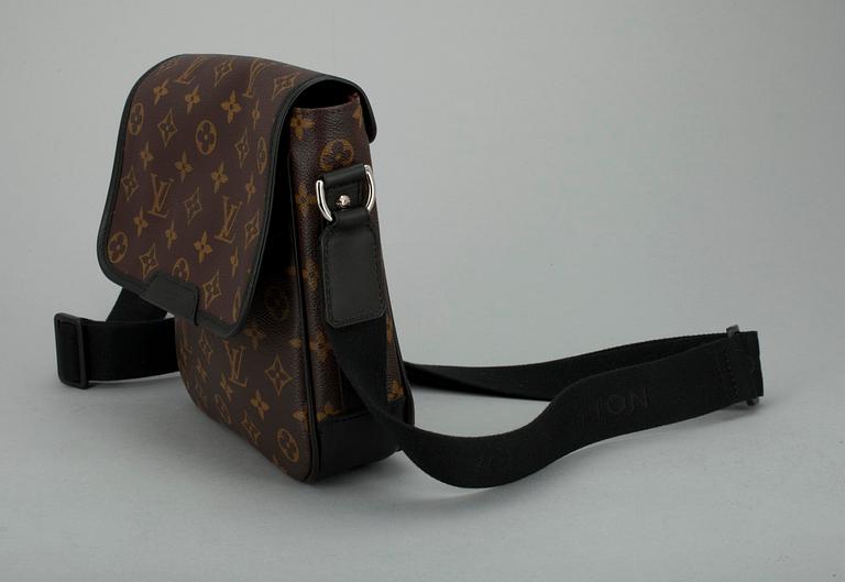 CROSSBODY, "Bass PM", Louis Vuitton.