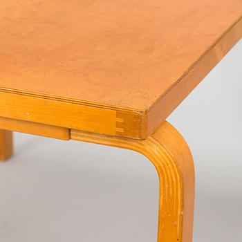 Alvar Aalto, bord, modell 82 för O.Y. Huonekalu- ja Rakennustyötehdas A.B. 1900-talets mitt.