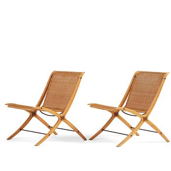 256. Peter Hvidt & Orla Mølgaard Nielsen, fåtöljer, ett par, "X", modell "6103", Fritz Hansen, Danmark, 1966.