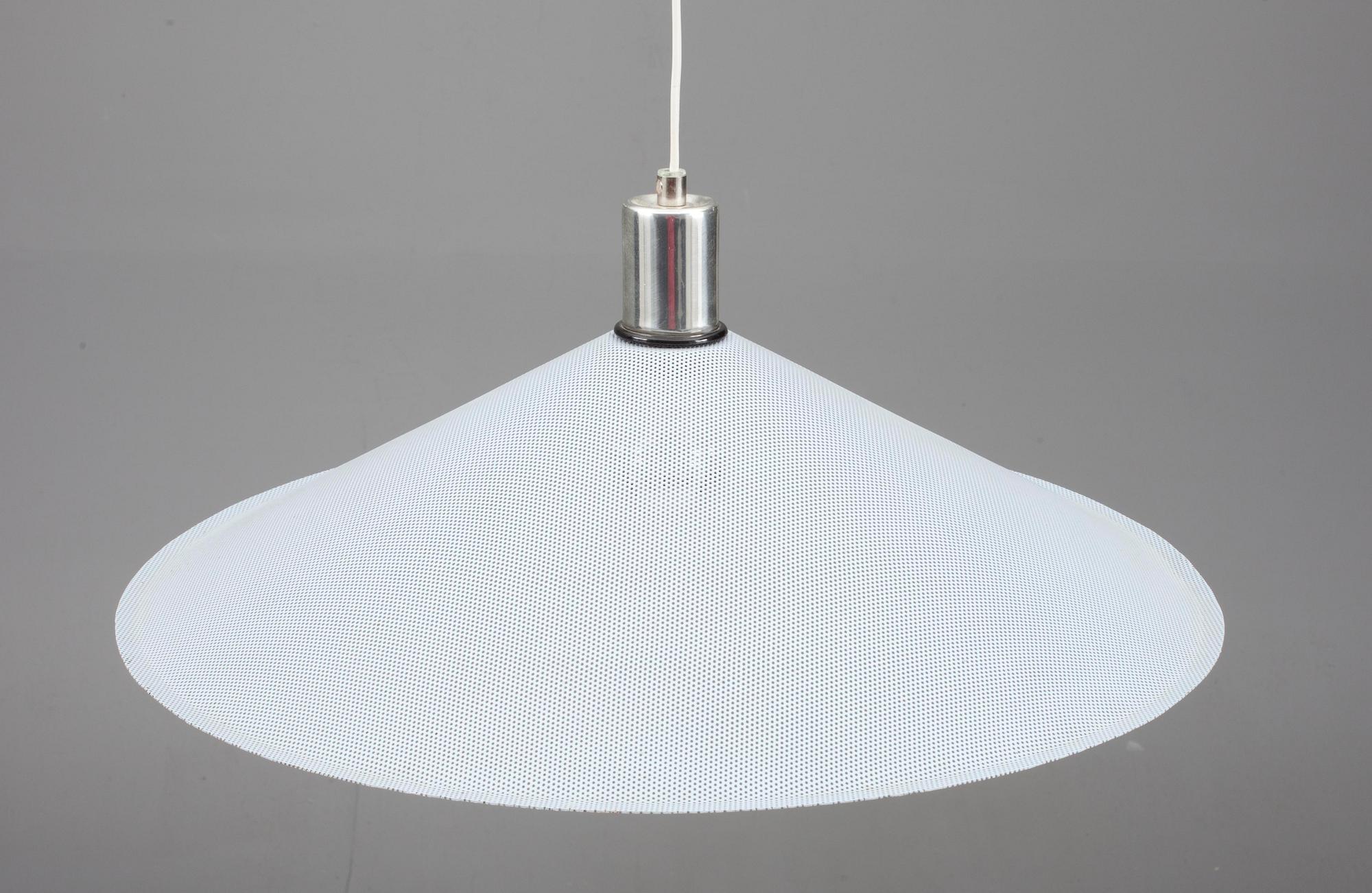 TAKLAMPA, möjligen Zero, 1900-talets slut. Höjd ca 66 cm.